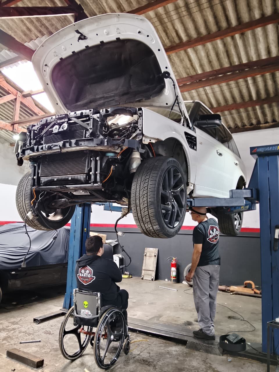 Inspeção e manutenção técnica do sistema de suspensão na Bartô Garage