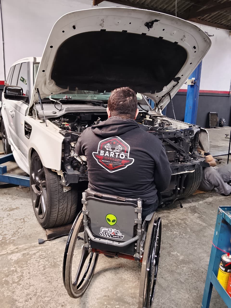 Bartô executando revisão geral preventiva no motor e componentes